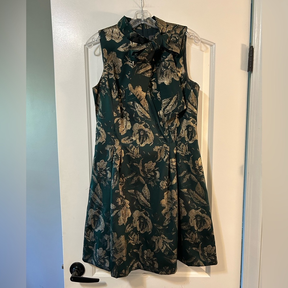 Vince Camuto Cocktail Dress WITH POCKETS!